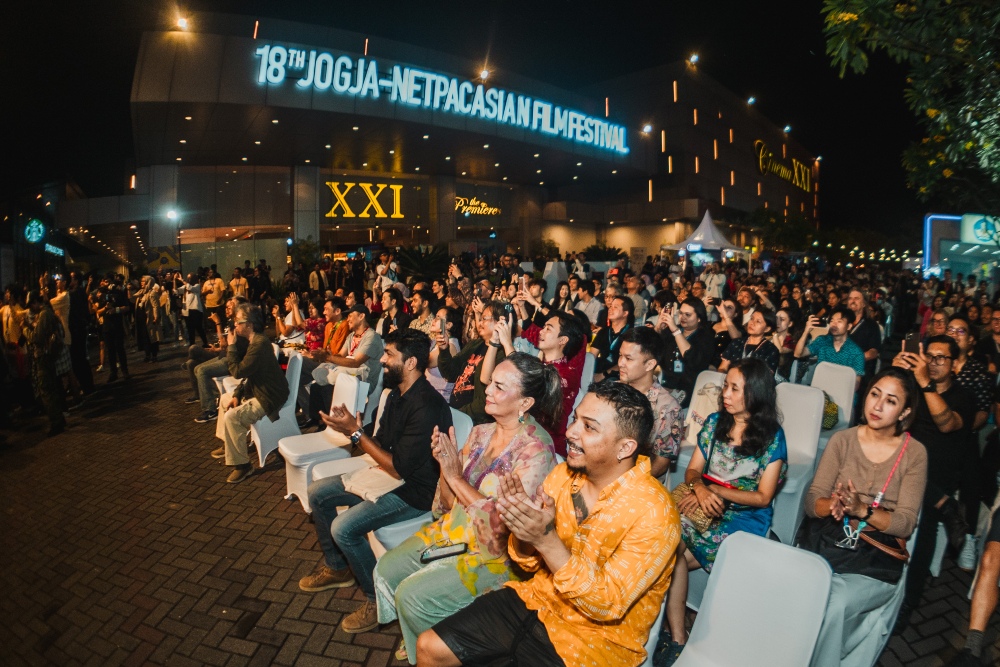 Suasana pembukaan 18th Jogja NETPAC Asian Film Festival (JAFF) di pelataran XXI Empire Yogyakarta, Sabtu (25/11/2023). (IST/XXI)