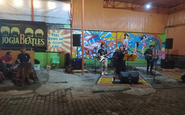 Jam session saat acara Friday Beatles di Koenig Cafe, Sleman./Harian Jogja-Sirojul Khafid