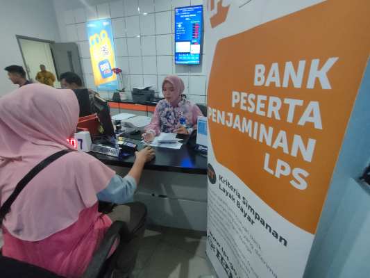 Proses pencairan klaim penjaminan nasabah Perumda BPR Bank Purworejo, Jawa Tengah tahap I di Bank BRI KC Purworejo, Selasa (27/02/2024)./Harian Jogja-Gigih M. Hanafi