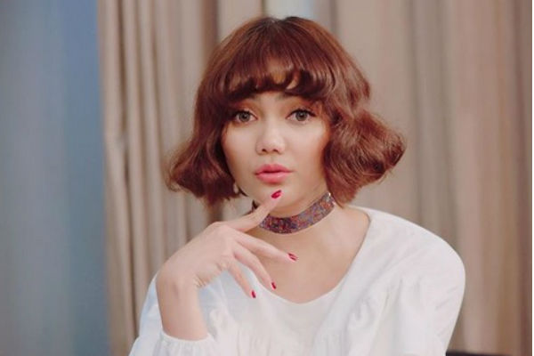 Kekasih Rina Nose Seorang Bule Lulusan UGM? Kekasih Rina Nose Seorang Bule Lulusan UGM?