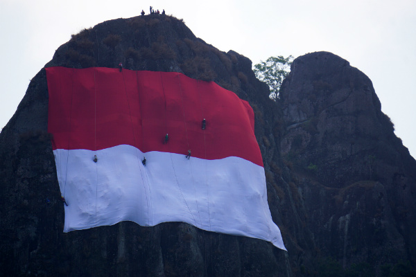 Bendera merah putih raksasa di Tebing Nglanggeran./Harian Jogja-Herlambang Jati Kusumo