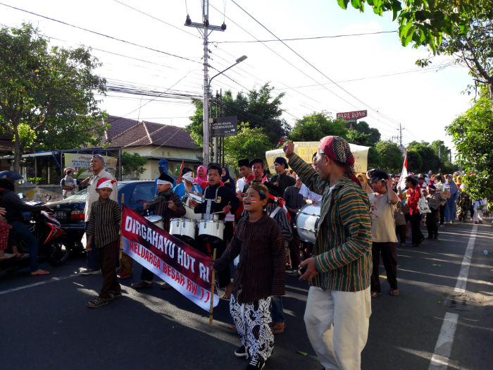 Suasana kemeriahan Karnaval Kemerdekaan oleh warga Kelurahan Cokrodiningratan  pada 17 Agustus 2018