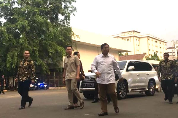 Prabowo ketika tiba di rumah sakit, Senin (13/8/2018)./Ist-Okezone