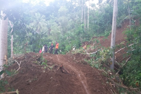 Peneliti UGM Temukan Retakan Tanah di Menoreh, Puluhan KK Terancam