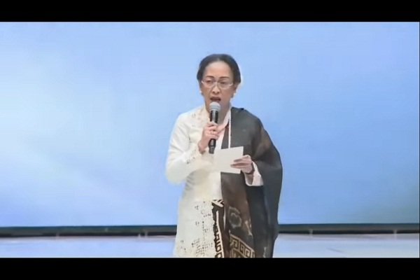 Sukmawati Soekarno Putri Menangis Jelaskan Puisinya yang Dianggap Menista Agama