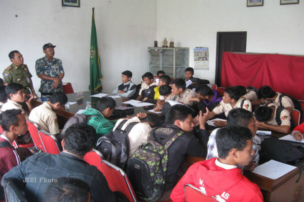 Nongkrong di Warung, 3 Siswa SMP Diciduk Polisi 