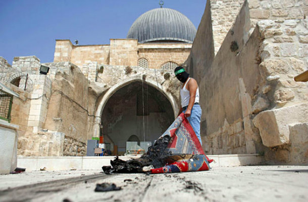 Dikawal Pasukan Militer Israel, Ribuan Pemukim Yahudi Geruduk Masjid Al Aqsa