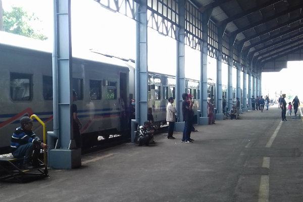 Meski Jalur Sudah Bisa Dilalui, Perjalanan KA Masih Terhambat