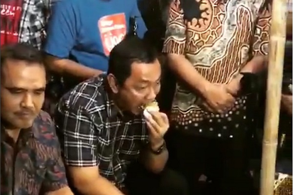 Heboh Wali Kota Semarang, Makan Pakai Tangan Kiri