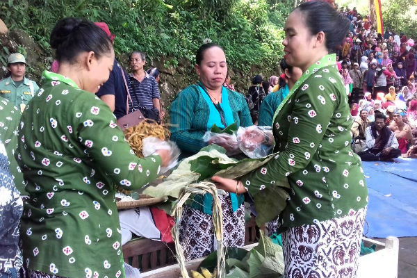 Wujudkan Rasa Syukur, Warga Ngalang Gelar Upacara Nyadran