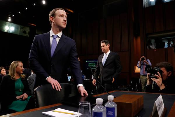 Tak Biasa! Mark Zuckerberg Tanggalkan Kaos Abu-Abu Ciri Khasnya