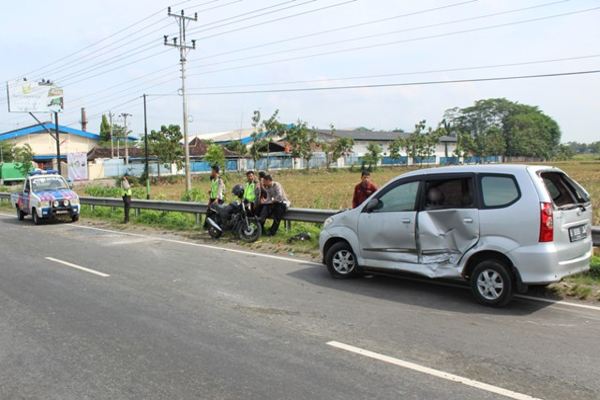 Kecelakaan Boyolali, Xenia Terguling di Jalan Solo-Semarang