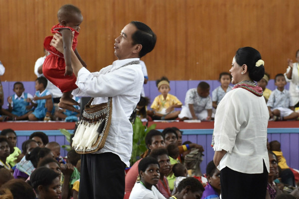 Wow, Jokowi Dijadikan Panglima Perang Suku Asmat