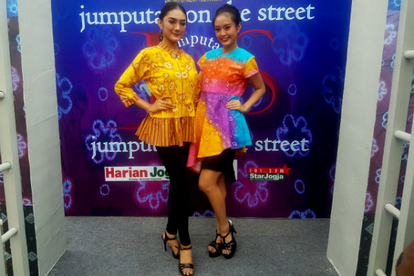 Fashion Show Jadi Pembuka Jumputan on The Street