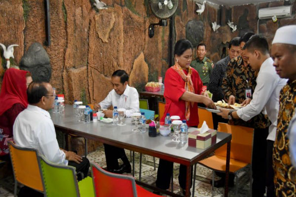 Makan Soto di Semarang, Jokowi Pilih Menu Sederhana