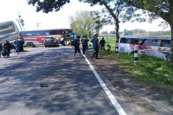Tiga Bus Terlibat Kecelakaan di Jalan Raya Ngawi-Solo