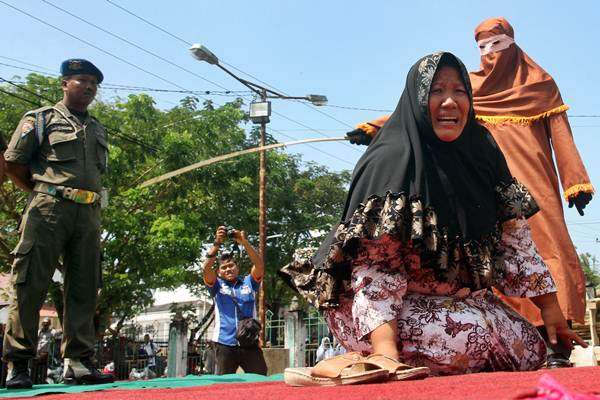  Dituduh Langgar Syariat Islam, Empat Pasangan Nonmuhrim di Aceh Dihukum Cambuk