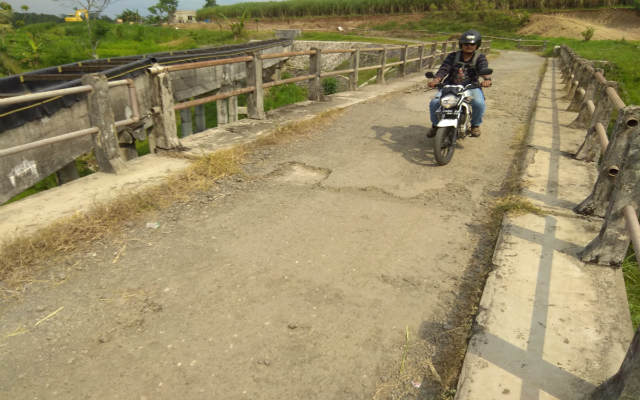 Jembatan Bowong Kalibawang Diperbaiki, Ratusan Warga Harus Memutar 