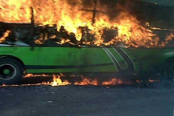 4 Jemaah Umrah Inggris Tewas karena Bus yang Dinaiki Hangus Terbakar usai Ditabrak Truk Tangki