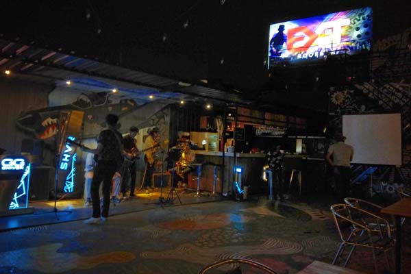 Exit Roof Bar, Tempat Nongkrong Asyik sambil Menikmati Malioboro dari Ketinggian