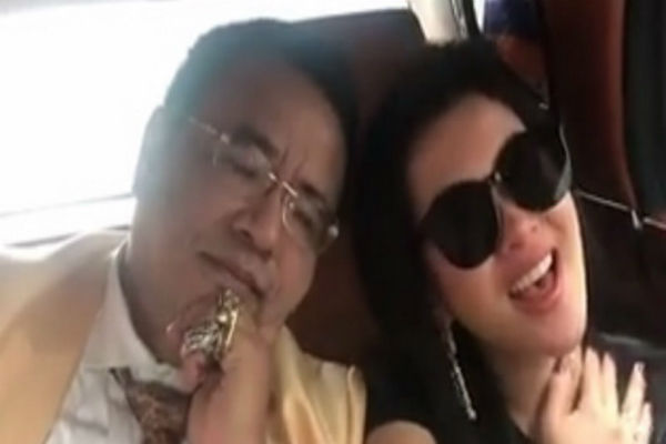 Ini Bukti Syahrini Dekat dengan Hotman Paris