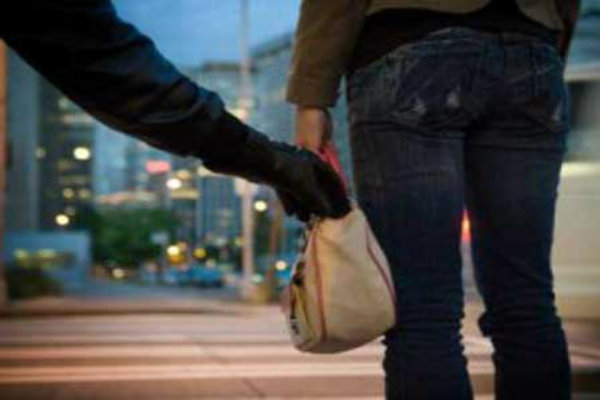 Hasil Kejahatan Terlacak, Jambret Ponsel Ditangkap Korbannya