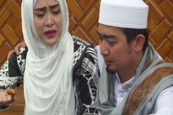 Ustaz Solmed Angkat Bicara soal Video Call-nya dengan Seorang Wanita