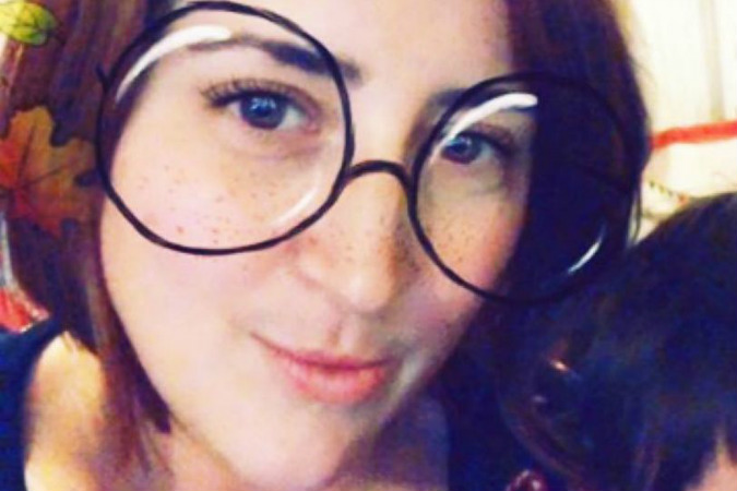 Ibu Muda Ini Terkejut Histeris saat Mencari Mainan Anak di Amazon Malah Ditawari Dildo