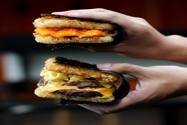 Suka Burger tapi Juga Ingin Makan Sushi? Coba Saja Burger Sushi