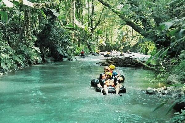 Mengapung di Ban, Menikmati Hijaunya Alam di Tubing Treko