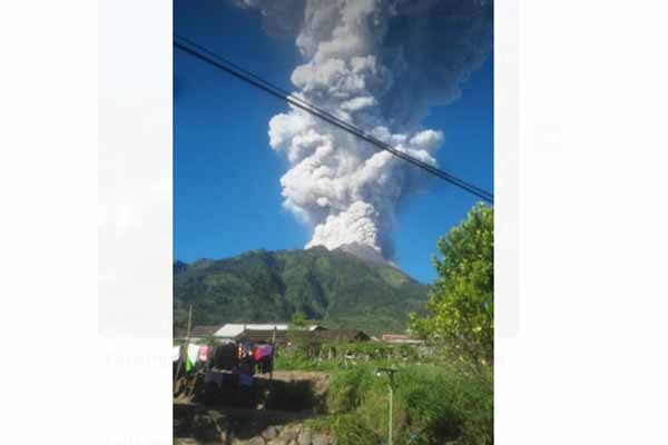 Gemuruh di Gunung Merapi Terjadi karena Letusan Freatik, Warga Diminta Jauhi Radius 3 Km