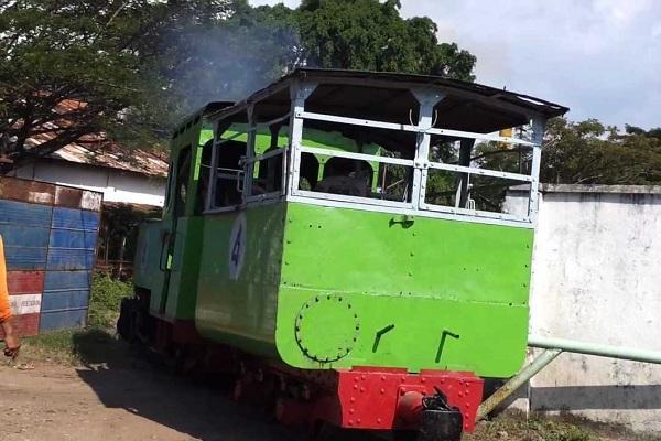 Berwisata Naik Kereta Uap di Kebun Tebu Milik Pabrik Gula Olean