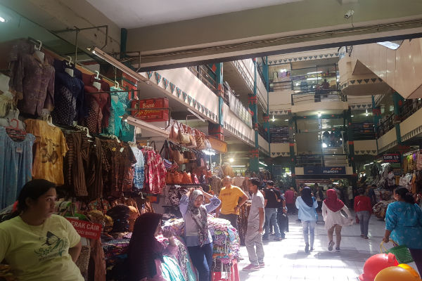 300 Pedagang di Pasar Beringharjo Mulai Bayar Retribusi secara Elektronik