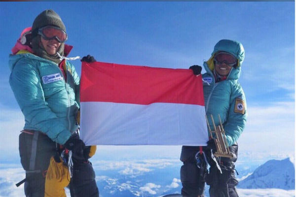 Hebat dan Bangga, 2 Perempuan Indonesia Berhasil Mencapai Puncak Tertinggi di Dunia