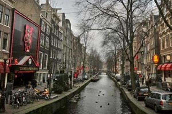 Terlalu Banyak Wisatawan, Amsterdam Naikkan Pajak