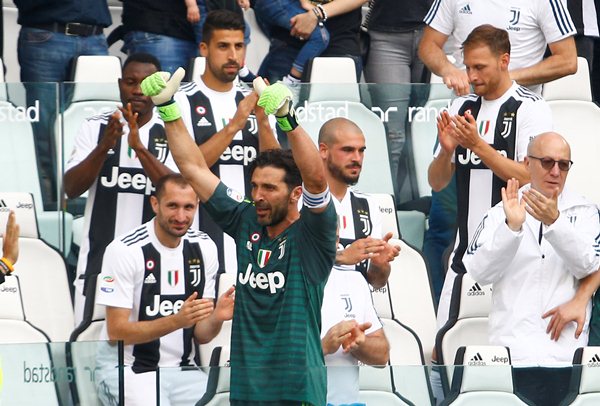 Peluk dan Tangis Buffon di Laga Pemungkas Bersama Juventus