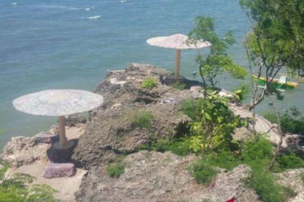Kupang Punya Pantai Indah, Namanya Batu Kepala