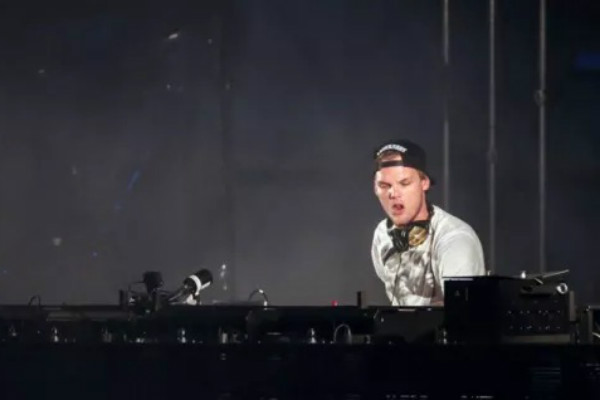 Pemakaman DJ Avicii Akan Dilakukan Tertutup