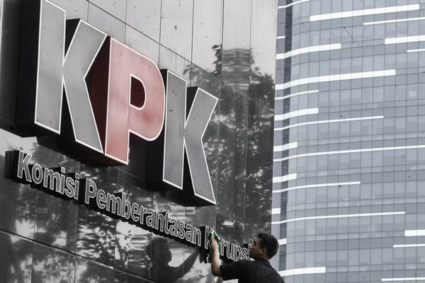 Kena OTT, KPK Angkut Bupati Buton Selatan ke Jakarta