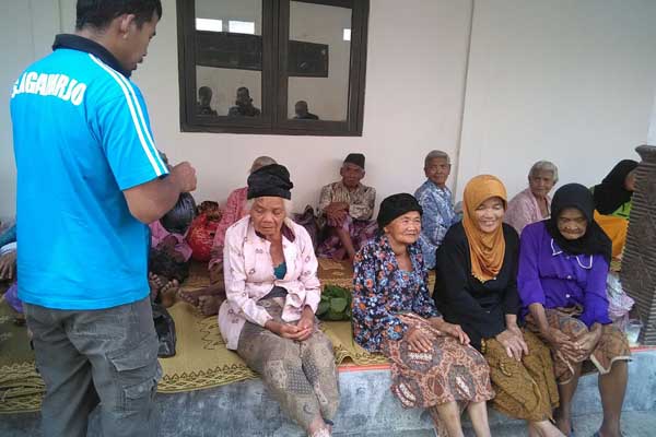 MERAPI WASPADA: 2 Pengungsi di Balai Desa Glagaharjo Dirujuk ke Rumah Sakit