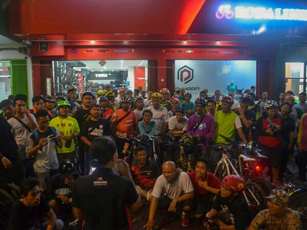 Ratusan Pesepeda Ramaikan Ramadan Night Ride Rodalink