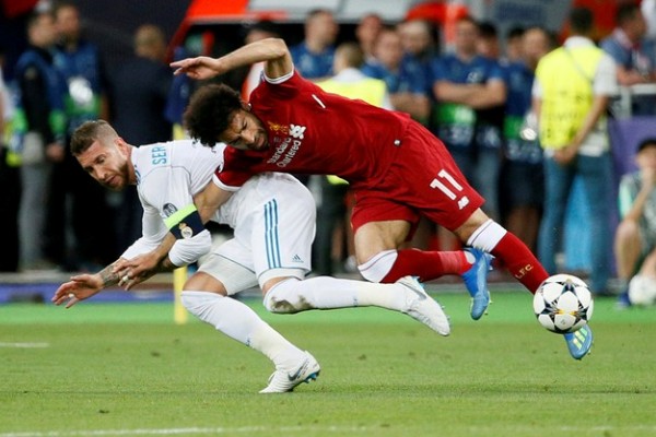 Ramos Jatuhkan Salah Seperti Gulat