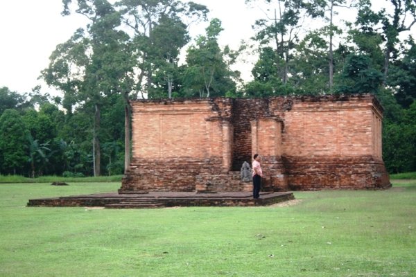 Piknik ke Kompleks Candi Muarojambi Sekalian Nonton Miniatur Eiffel