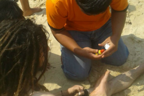 Terpeleset di Pantai Gesing, Wisman Ini Alami Luka di Kaki