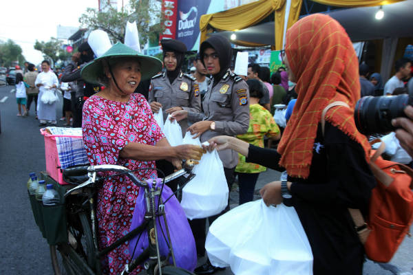 5.600 Nasi Kebuli Dibagikan Cuma-Cuma dalam Cooking on the Road di Tugu Jogja