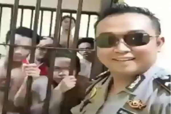 Video Polisi Joget Bareng Napi di Penjara Bikin Heboh Netizen