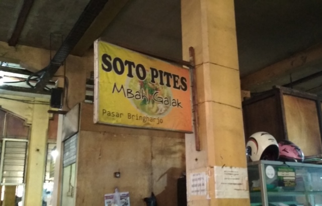 Sensasi Menikmati Soto Pites Mbah Galak di Pasar Beringharjo Jogja
