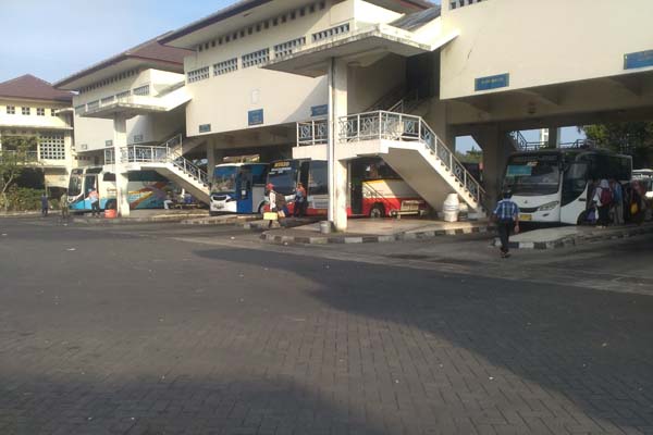 Petugas Terminal Giwangan Ingatkan Penumpang Jangan Beli Tiket Bus pada Calo