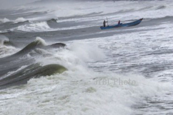 Gelombang Pantai Selatan di Atas 3 Meter, Nelayan Diminta Waspada