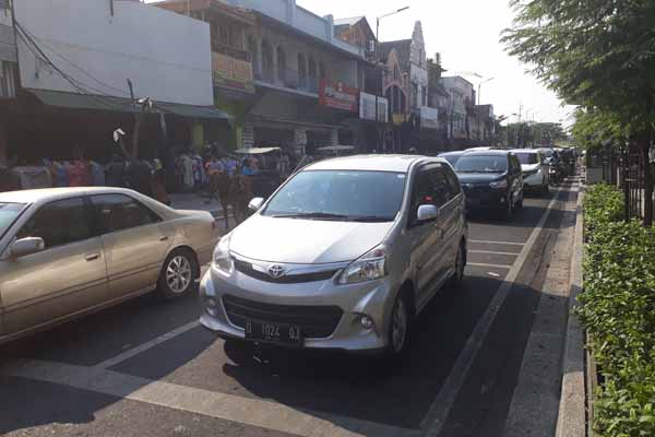 Sabtu Sore, Lalu Lintas di Jalan Malioboro Padat, Polisi Terapkan Rekayasa